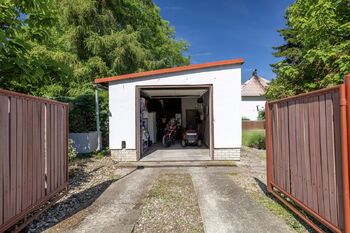 Prodej pozemku 623 m², Nelahozeves