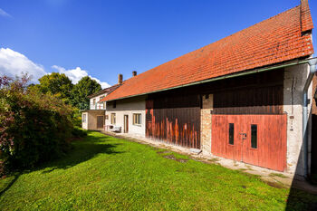přední část domu - Prodej domu 450 m², Slavětín nad Metují