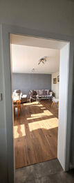 pohled z kuchyně do obývacího pokoje  - Prodej bytu 4+1 v osobním vlastnictví 80 m², Kladno