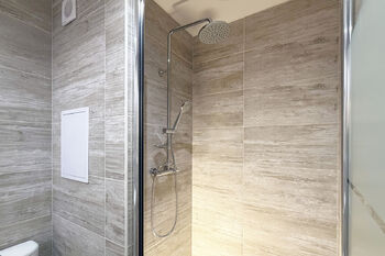 Koupelna - Pronájem bytu 1+1 v osobním vlastnictví 36 m², Karlovy Vary