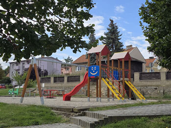 dětské hřiště v obci - Prodej domu 107 m², Libořice