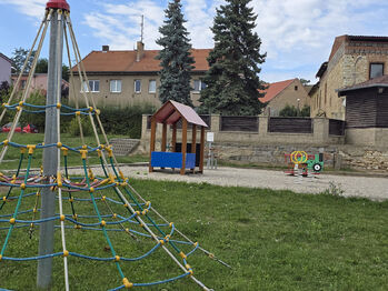 dětské hřiště v obci - Prodej domu 107 m², Libořice