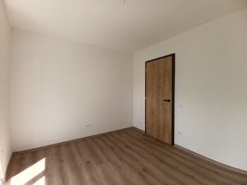 pokoj 1 - Pronájem bytu 3+kk v osobním vlastnictví 72 m², Bystřany
