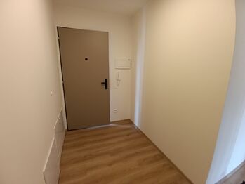 chodba - Pronájem bytu 3+kk v osobním vlastnictví 72 m², Bystřany