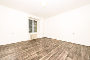 Obývací pokoj - Prodej bytu 1+1 v osobním vlastnictví 38 m², Most
