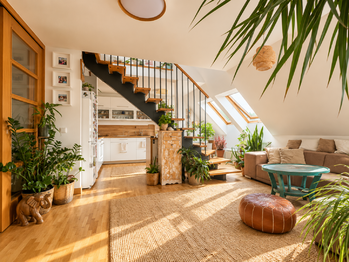 Obývací pokoj s kuchyňským koutem - Pronájem bytu 4+kk v osobním vlastnictví 134 m², Praha 3 - Žižkov