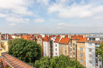 Výhled z terasy na Prahu - Pronájem bytu 4+kk v osobním vlastnictví 134 m², Praha 3 - Žižkov