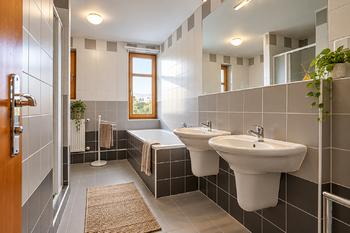 Koupelna - Pronájem bytu 4+kk v osobním vlastnictví 134 m², Praha 3 - Žižkov