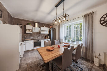 Kuchyňský kout s jídelnou - Prodej domu 109 m², Benešov nad Ploučnicí
