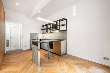 Kuchyň - Pronájem bytu 1+kk v osobním vlastnictví 45 m², Praha 10 - Vršovice