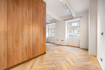 Spací část - Pronájem bytu 1+kk v osobním vlastnictví 45 m², Praha 10 - Vršovice