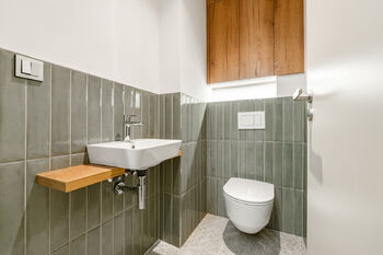 Toaleta - Pronájem bytu 1+kk v osobním vlastnictví 45 m², Praha 10 - Vršovice