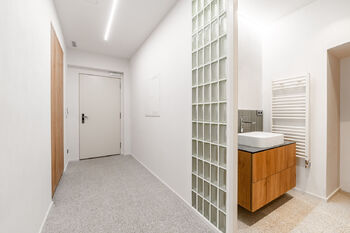 Chodba - Pronájem bytu 1+kk v osobním vlastnictví 45 m², Praha 10 - Vršovice