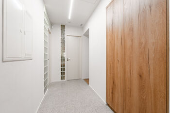 Chodba - Pronájem bytu 1+kk v osobním vlastnictví 45 m², Praha 10 - Vršovice