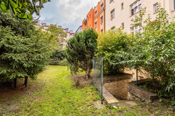 Vnitroblok - Pronájem bytu 1+kk v osobním vlastnictví 45 m², Praha 10 - Vršovice