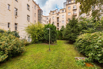 Vnitroblok - Pronájem bytu 1+kk v osobním vlastnictví 45 m², Praha 10 - Vršovice
