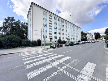Prodej bytu 1+1 v osobním vlastnictví 42 m², Praha 10 - Vršovice