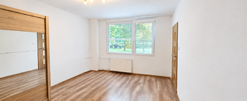 pokoj, pohled ll - Prodej bytu 1+1 v osobním vlastnictví 36 m², Louny