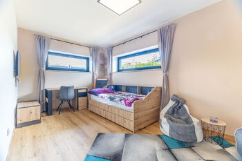 Dětský pokoj - Prodej domu 180 m², Černuc