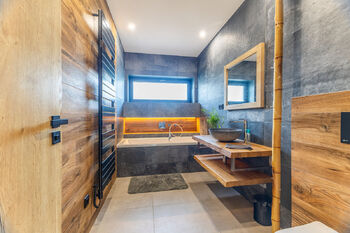 koupelna - Prodej domu 180 m², Černuc