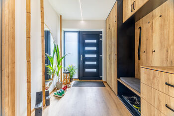vstupní chodba - Prodej domu 180 m², Černuc