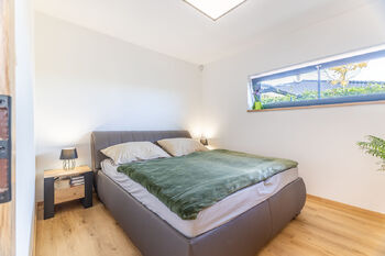 ložnice rodičů - Prodej domu 180 m², Černuc