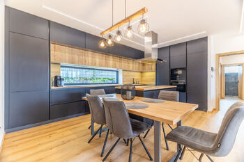 kuchyně - Prodej domu 180 m², Černuc