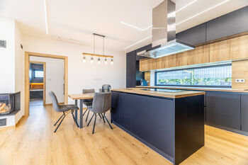 kuchyně - Prodej domu 180 m², Černuc