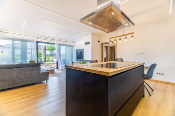 kuchyňský ostrůvek - Prodej domu 180 m², Černuc