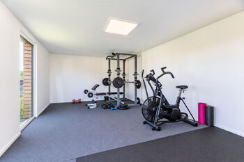 fitness v zahradním domku - Prodej domu 180 m², Černuc