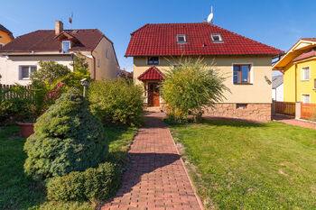 Prodej domu 207 m², Starý Plzenec