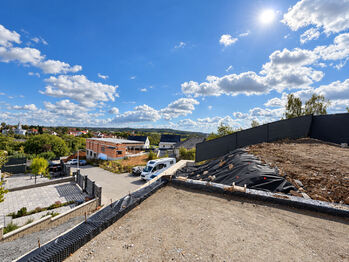 Výhled z terasy (obývacího pokoje) - Prodej domu 199 m², Jílové u Prahy