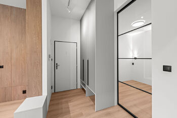 pohled na vstup - Prodej bytu 2+kk v osobním vlastnictví 40 m², Praha 8 - Libeň