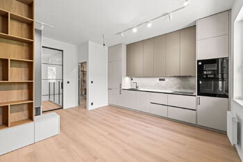 obývací prostor - Prodej bytu 2+kk v osobním vlastnictví 40 m², Praha 8 - Libeň