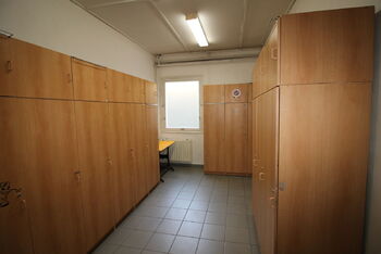 Zázemí šatny - Prodej výrobních prostor, Zliv