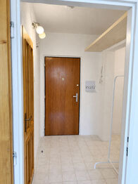Předsíň - Pronájem bytu 2+kk v osobním vlastnictví 63 m², Praha 8 - Kobylisy