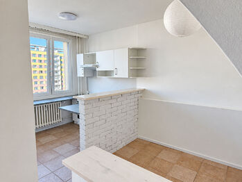 Jídelna s kuchyní - Pronájem bytu 2+kk v osobním vlastnictví 63 m², Praha 8 - Kobylisy