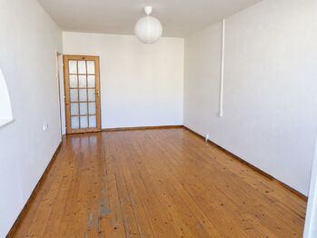 Obývací pokoj - Pronájem bytu 2+1 v osobním vlastnictví 63 m², Praha 8 - Kobylisy
