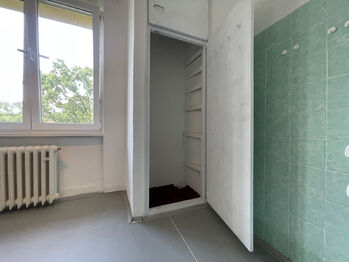 Prodej bytu 2+1 v osobním vlastnictví 50 m², Praha 9 - Hloubětín