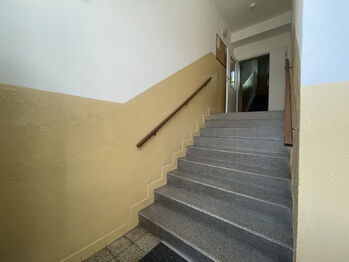 Prodej bytu 2+1 v osobním vlastnictví 50 m², Praha 9 - Hloubětín