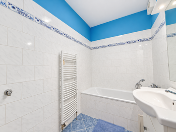 Koupelna - Prodej bytu 2+kk v družstevním vlastnictví 59 m², Benátky nad Jizerou