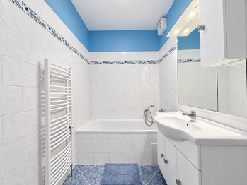 Koupelna - Prodej bytu 2+kk v družstevním vlastnictví 59 m², Benátky nad Jizerou