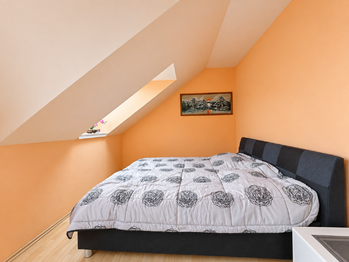 Ložnice - Prodej bytu 2+kk v družstevním vlastnictví 59 m², Benátky nad Jizerou