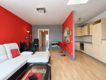 Obývací pokoj - Prodej bytu 2+kk v družstevním vlastnictví 59 m², Benátky nad Jizerou