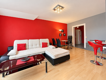 Obývací pokoj - Prodej bytu 2+kk v družstevním vlastnictví 59 m², Benátky nad Jizerou