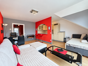 Obývací pokoj - Prodej bytu 2+kk v družstevním vlastnictví 59 m², Benátky nad Jizerou 