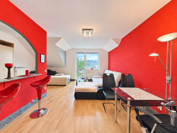 Obývací pokoj - Prodej bytu 2+kk v družstevním vlastnictví 59 m², Benátky nad Jizerou