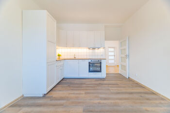 Pokoj s kuchyňským koutem - Pronájem bytu 3+kk v osobním vlastnictví 76 m², Praha 10 - Vršovice 