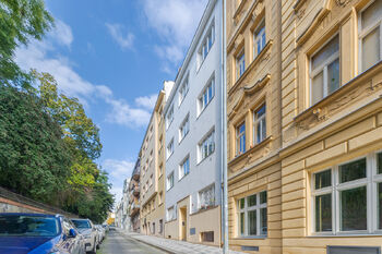 Pohled na bytový dům - Pronájem bytu 3+kk v osobním vlastnictví 76 m², Praha 10 - Vršovice