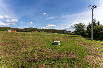 Prodej pozemku 1183 m², Obory